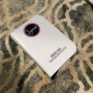 Sigma brush case